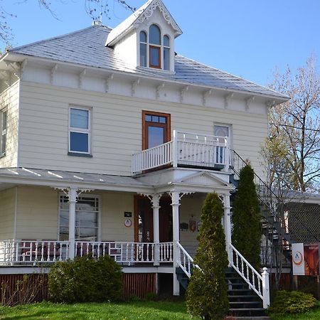 Auberge Internationale De Rivière-du-Loup Exteriör bild